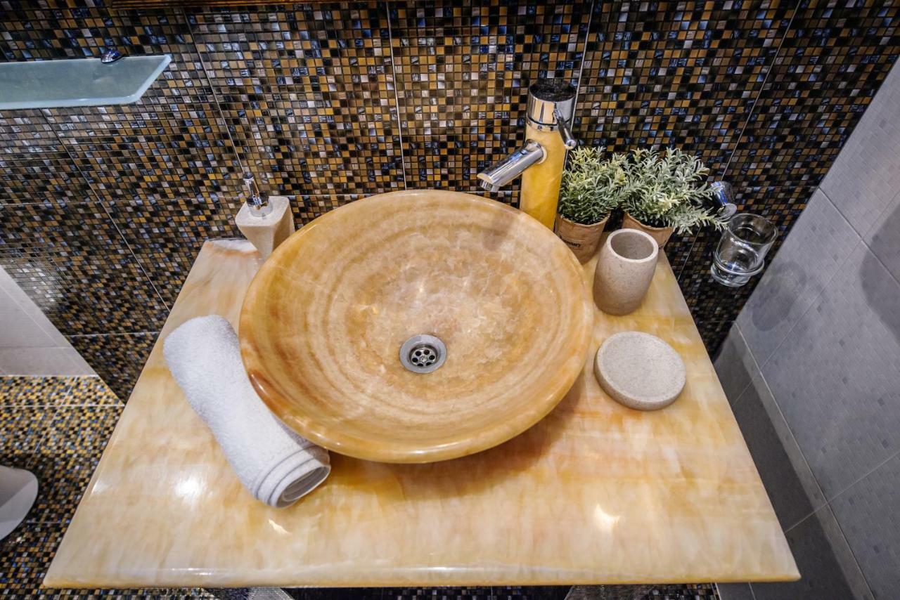 One Of A Kind Luxury In Center Near Helexpo Apartment *