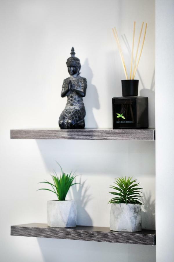 Apartment White Rhino White Tower