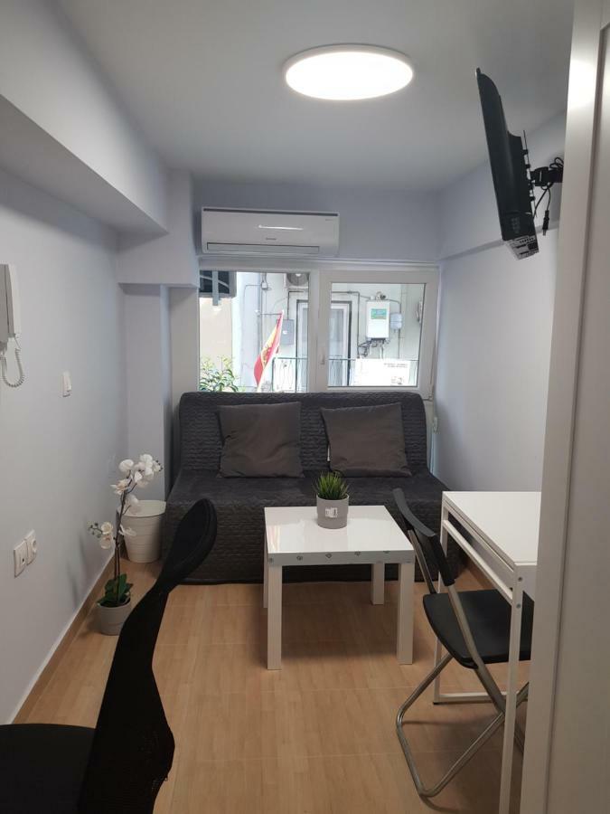 Downtown Studio Apartment *