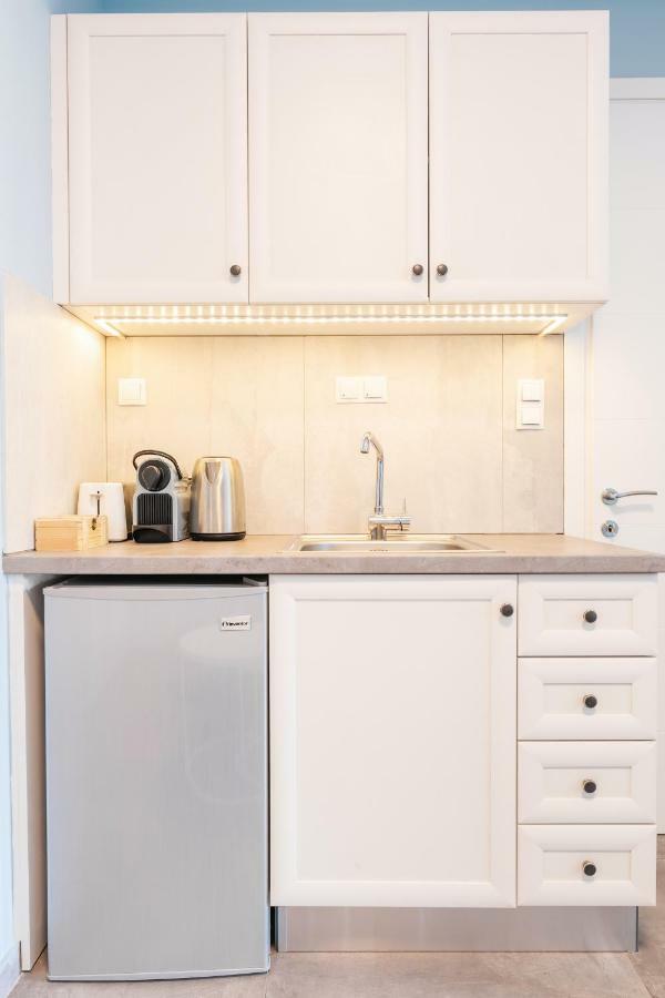 Modern White Tower Daire