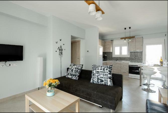 Bright Spacious Two-bedroom *