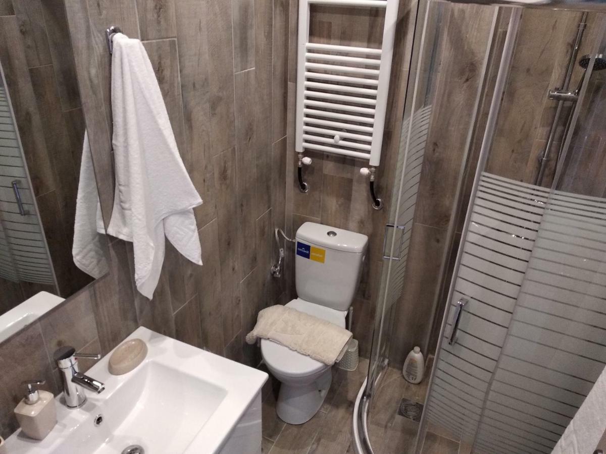 Metro Apartment