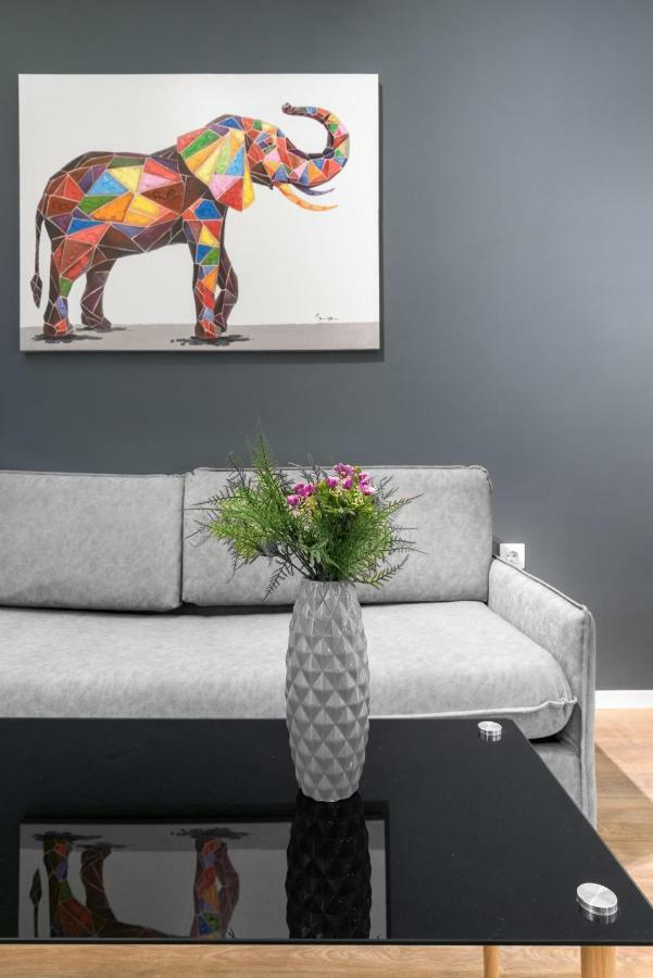 Apartment Denizen Boutique Apartments, Nilie Hospitality Mgmt *