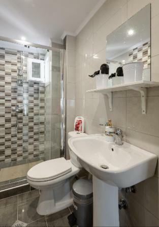 Bright Spacious Two-bedroom Daire