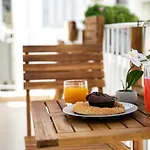Sleeping Beauty Apartment City Center!!