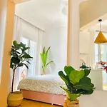 Downtown Boutique Apartment