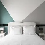 Flaneur, Nilie Hospitality Mgmt