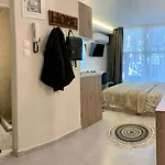 Center Deluxe Studio