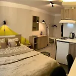 Center Deluxe Studio