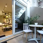 Blackhaus Apartments