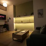 Super Fresh Central 1 Bedroom Lux Apartment