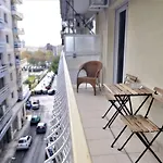 Zennova #4 Vintage City Center Apt