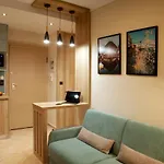Designer Apartments Close To The Center + Free Parking