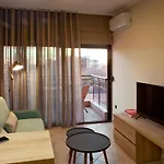 Designer Apartments Close To The Center + Free Parking