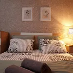 Stylish Kosher Oasis Near The Airport And Beach