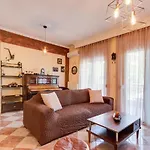 East City Living Apt - Netflix, Vesta Philoxenia