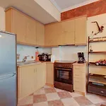 East City Living Apt - Netflix, Vesta Philoxenia