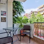 East City Living Apt - Netflix, Vesta Philoxenia