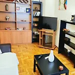 Cozy And Bright Apartment In The Heart Of The City