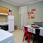 Colourful & Family-Friendly Flat With A Funky Swing!