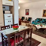 Marys House , Lovely 2-Bedroom Apartment