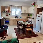Marys House , Lovely 2-Bedroom Apartment