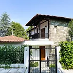 B Home In Panorama