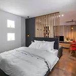 Tsimiski Contemporary Studio 1