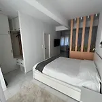 Modern 1-Bedroom Apartment In The City Center