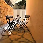 Central Apartment With Garden