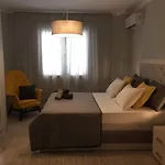 Central Apartment With Garden