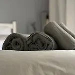 Homevision - Stylish & Serene Condo - City Center