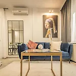 Apollo\'S Apartment On Radio City Midas Home