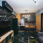 New Modern Ground Floor Apartment By The Sea