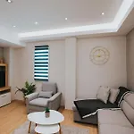 New Cozy By The Sea Apartment