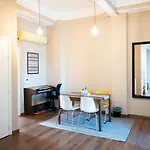 Fandango By Halu!, Gorgeous Neoclassical Apartment Next To Metro Station