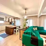 Super Luxury City Center Stay