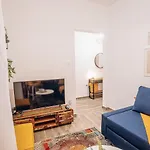 Retro Boutique Apt W Balcony In Historical Area