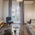 Luxury Apartment In The Heart Of The City.