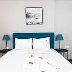City Plaza Apartments & Rooms