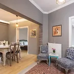 Joene Vintage Apartment