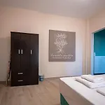 One Salonica Deluxe Apartment 3