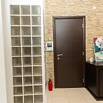 Delmare Kram Vee Apartment