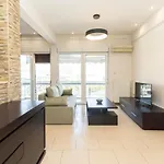 Delmare Kram Vee Apartment