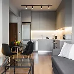 Stylish And Renovated Retreat In Thessaloniki: Cozy Apartment At Ioulianou 33