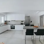 Luxury And Spacius Apartment
