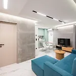 C34 Onyx Stylish Central