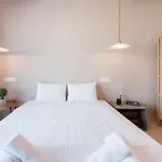 Daphne By Halu! : Downtown Family Penthouse