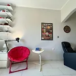 City Center/Navarinou Modern Apt. With Queen Bed