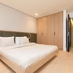 F & B Collection - Luxury Seafront 2 Bedroom Apartment